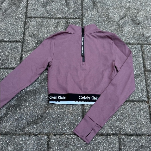 Women’s sporty Calvin Klein Performance top. - Picture 3 of 9
